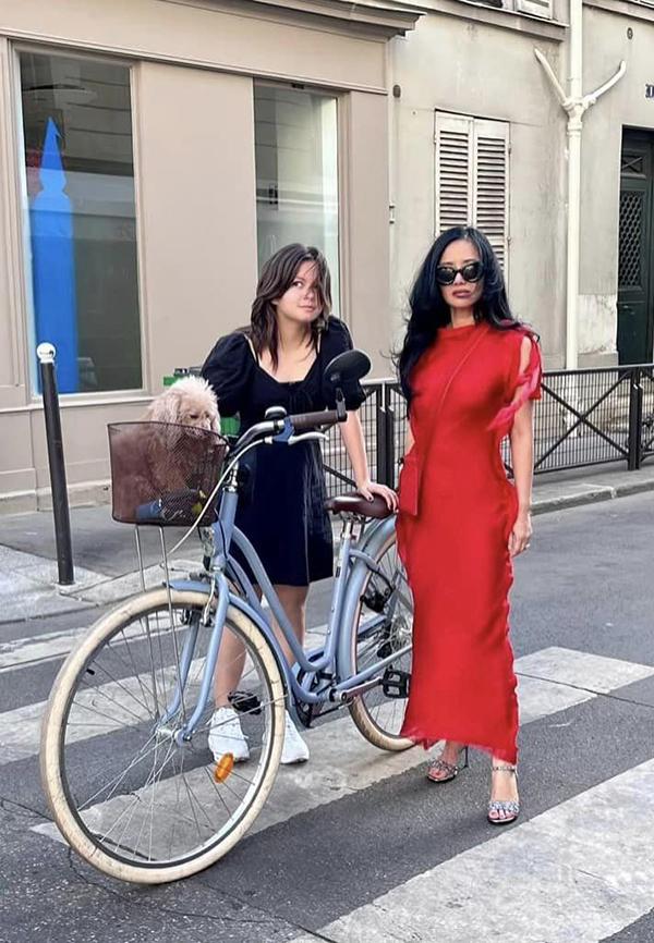 Con gái Bống Hồng Nhung: 11 tuổi có vẻ ngoài cá tính như thế nào?-9