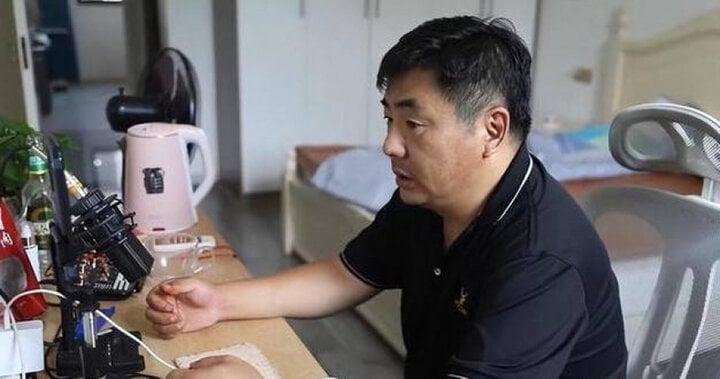 Kiện vợ vì 3 đứa con không phải của mình, vợ trả thù mang pháo đến nhà đốt-1