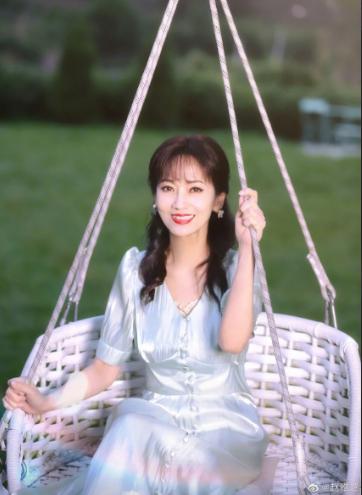 Minh tinh Bến Thượng Hải - Triệu Nhã Chi gây chú ý với sắc vóc tuổi 70-4