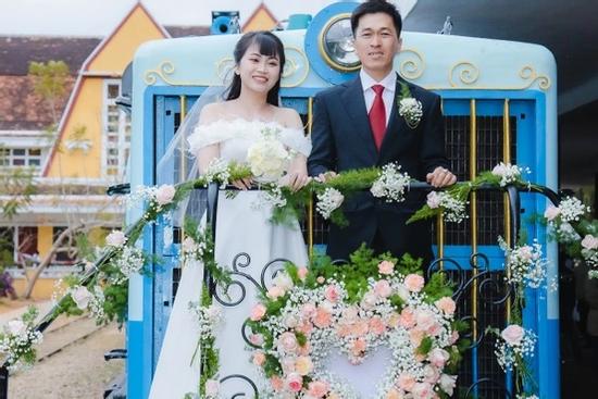Chuyện tình định mệnh và đám cưới đầu tiên trên tàu hỏa ở Đà Lạt gây sốt