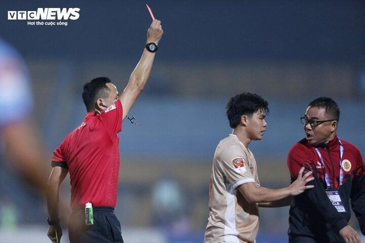 Lăng mạ trọng tài, ông Trần Tiến Đại bị VFF phạt nặng-1