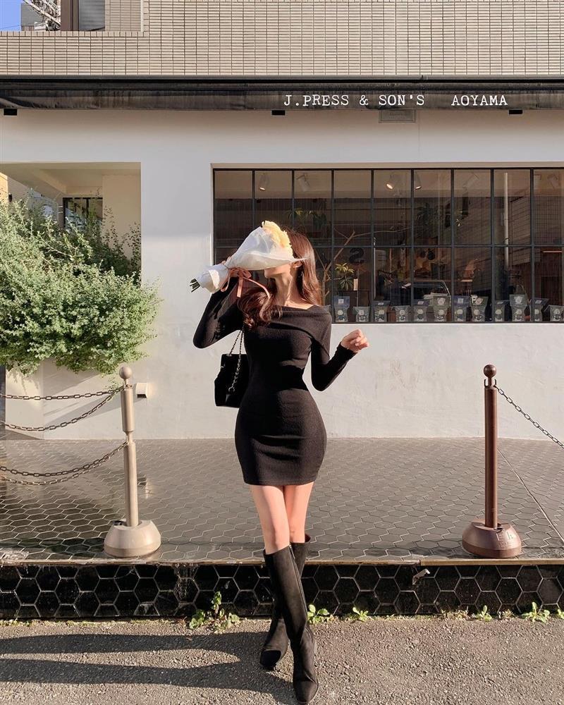 8 gợi ý lên đồ tông đen quyến rũ khi dự tiệc cuối năm-4