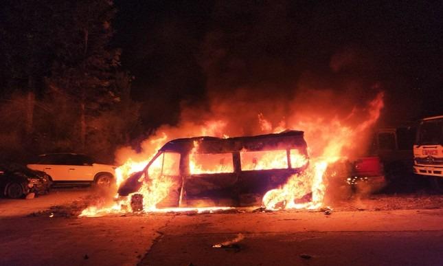 Chiếc Limousine bị cháy rụi trong bãi giữ xe ở Đà Lạt-1