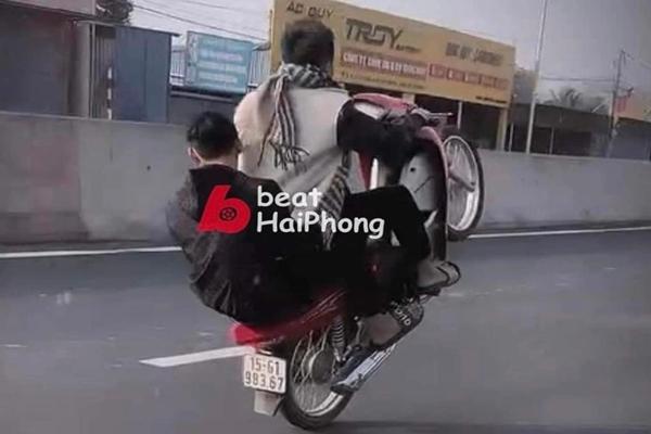 Công an Hải Phòng triệu tập 2 thiếu niên đi xe máy 1 bánh-1