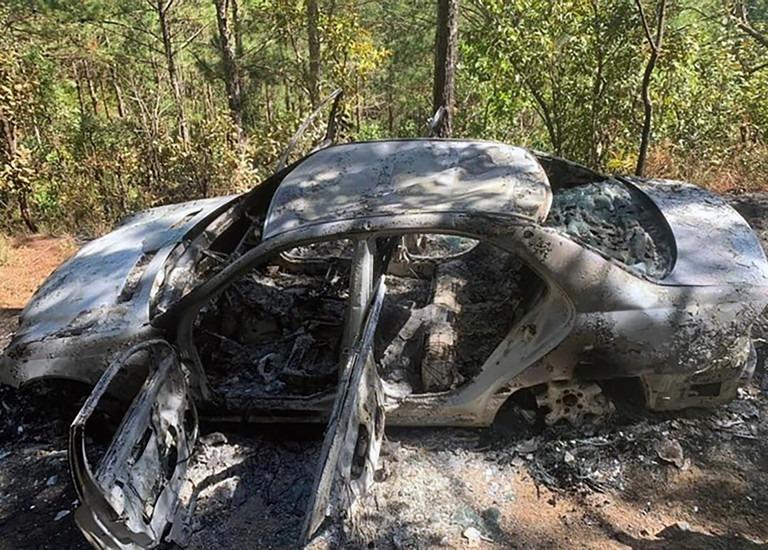 Đốt ô tô Mercedes trong rừng sau va chạm giao thông ở Lâm Đồng-1