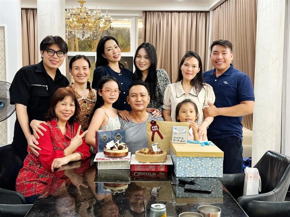 Trịnh Kim Chi tổ chức sinh nhật cho ông xã bên gia đình, gây chú ý với lời nhắn nhủ ngọt ngào-2