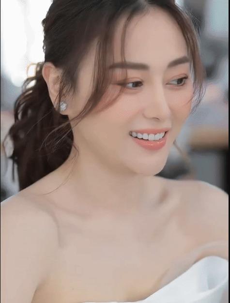 Phương Oanh và Shark Bình tình tứ trong hậu trường ảnh cưới, nhẫn kim cương size khủng gây chú ý-1