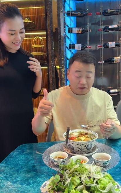 Phương Oanh và Shark Bình tình tứ trong hậu trường ảnh cưới, nhẫn kim cương size khủng gây chú ý-6