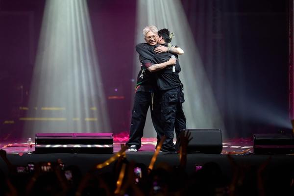 B Ray trù ẻo bạn gái và cái giá của rapper Việt chơi ngông-1