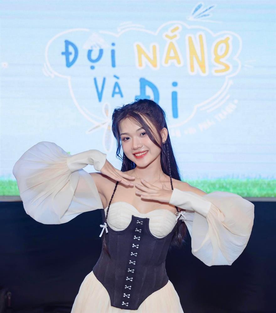 Hot girl SN 2004 nổi tiếng nhờ hát cover bằng giọng Quảng Nam-1
