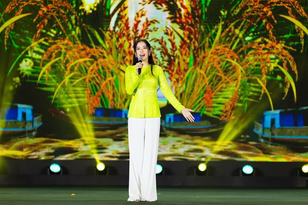 Nam Em đi diễn mặc đồ trăm rưỡi, trăm bảy vẫn khoe body cong vút-2