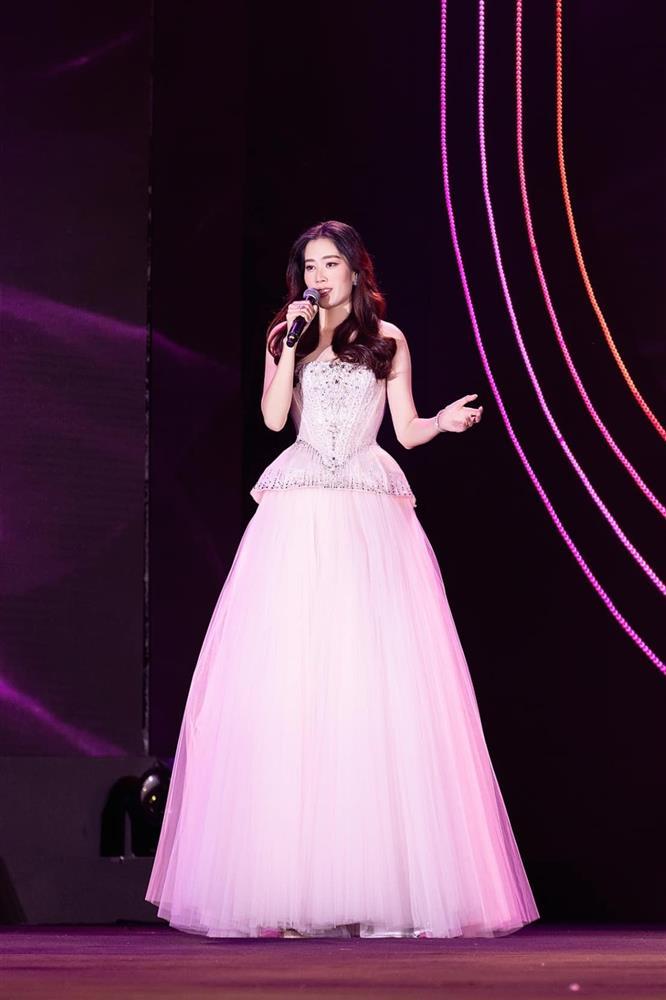 Nam Em đi diễn mặc đồ trăm rưỡi, trăm bảy vẫn khoe body cong vút-6