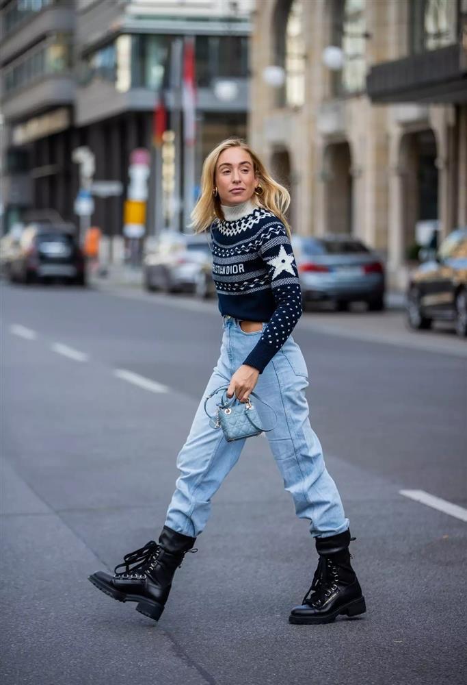 Kiểu giày mang đến sải bước sắc nét, cá tính cho phụ nữ-7