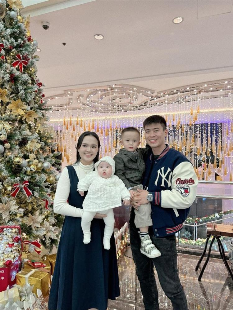 Công chúa béo nhà Duy Mạnh chăm đắp đồ hiệu, nức mùi tiền dù đã là mẹ 2 con-1