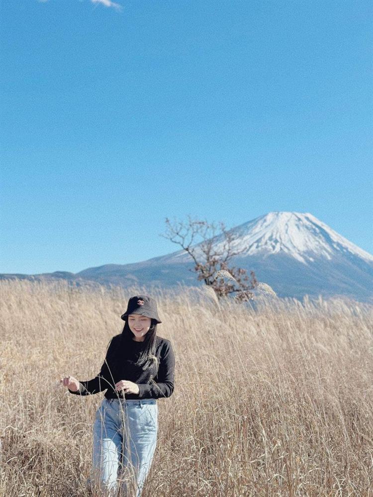 Công chúa béo nhà Duy Mạnh chăm đắp đồ hiệu, nức mùi tiền dù đã là mẹ 2 con-3