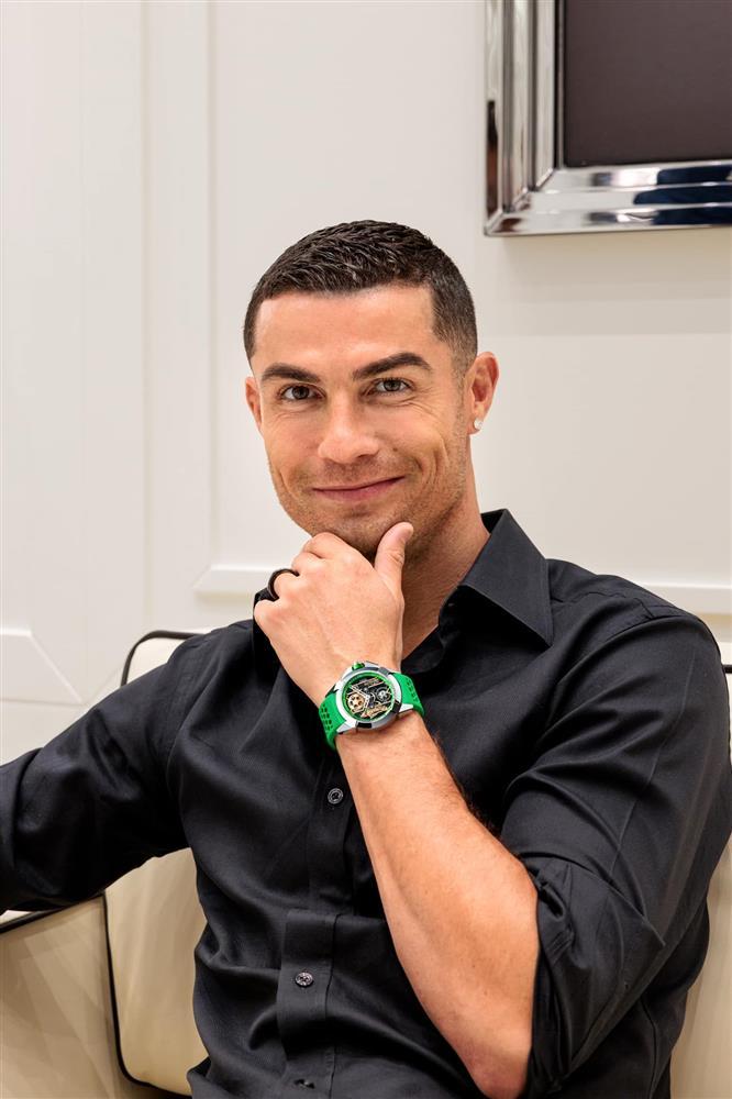Cristiano Ronaldo khoe body vạm vỡ ở tuổi U40-4