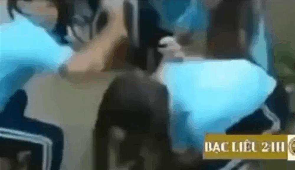 Công an xác minh clip bé gái bị nhiều học sinh đánh hội đồng-1