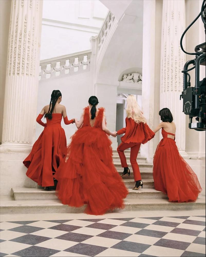 Địch Lệ Nhiệt Ba xuất hiện trên quảng cáo Dior: Visual chuẩn minh tinh, tuy nhiên phải chào thua người này-2
