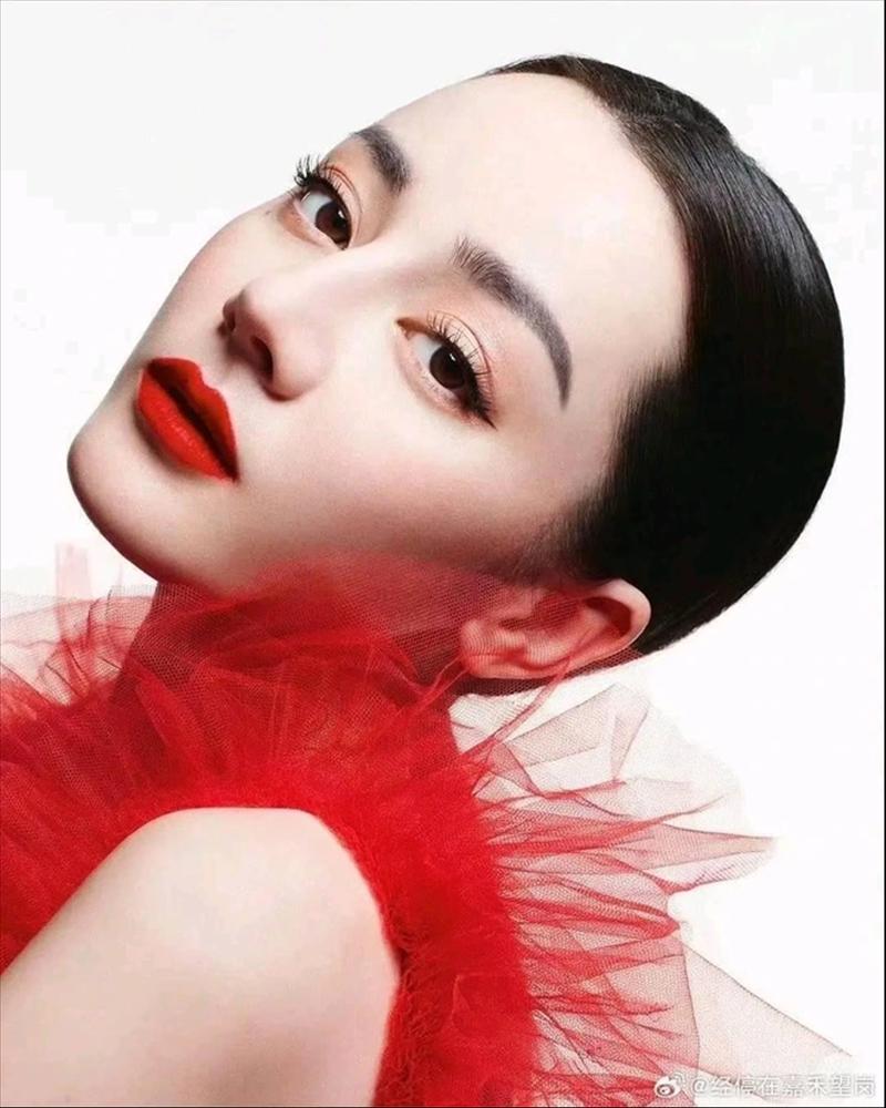 Địch Lệ Nhiệt Ba xuất hiện trên quảng cáo Dior: Visual chuẩn minh tinh, tuy nhiên phải chào thua người này-4