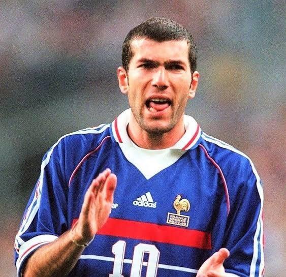 Mười cầu thủ xuất sắc nhất từng mặc áo số 10-4