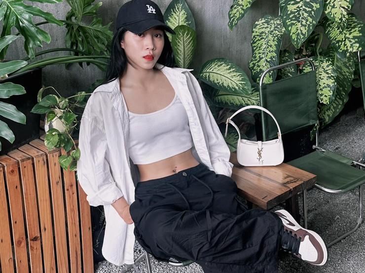 2 nữ cầu thủ Việt tích cực mặc khoe body khi rời sân cỏ, hot nhất là thời trang đi biển?-13