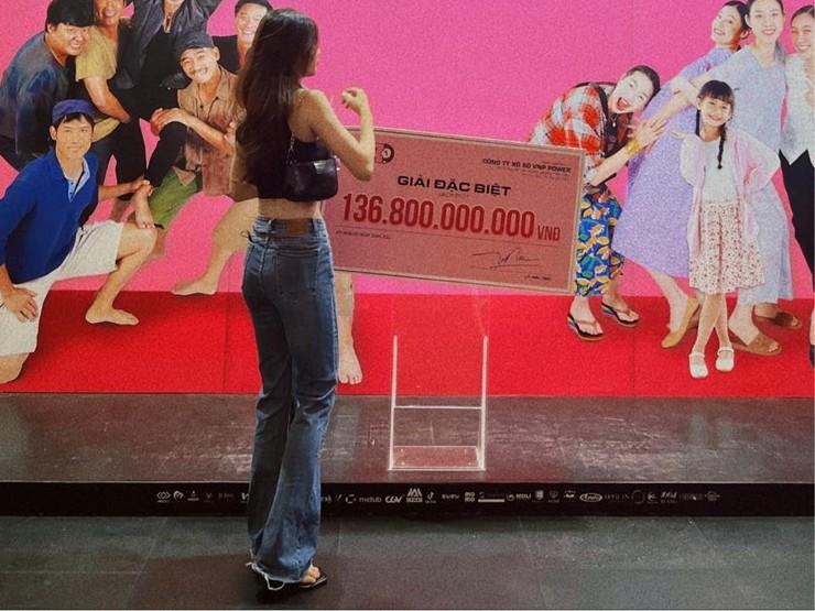 2 nữ cầu thủ Việt tích cực mặc khoe body khi rời sân cỏ, hot nhất là thời trang đi biển?-3