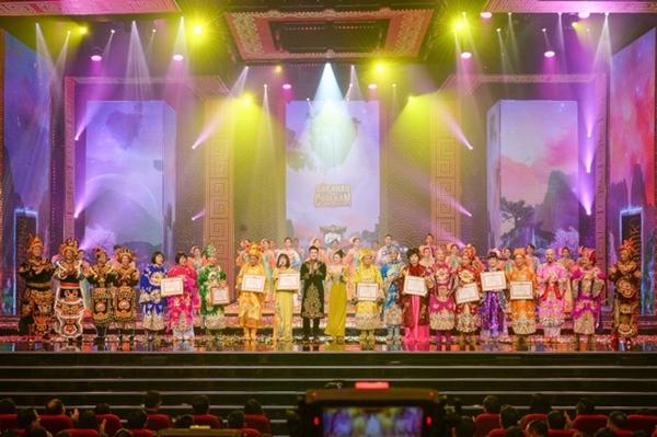 NSƯT Xuân Bắc khoe hậu trường tập Táo Quân-3