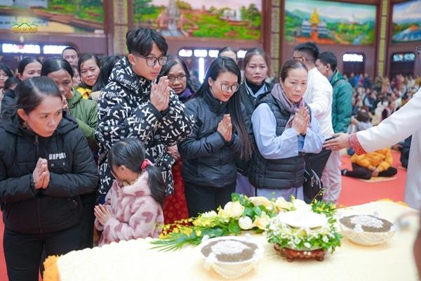 Xá lợi tóc Đức Phật tự chuyển động đã được đưa về Myanmar-2