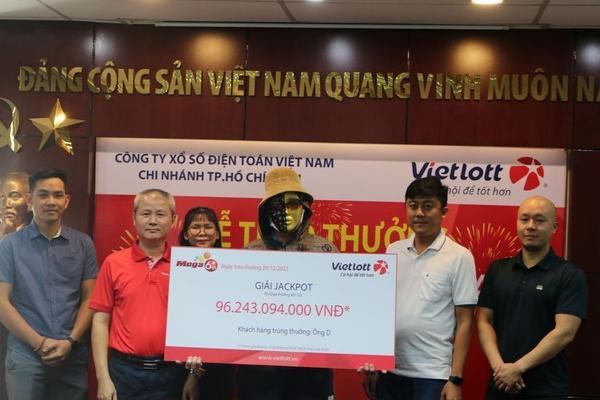 Chủ tiệm vé số giật thót tim khi người mua vé Vietlott trúng 96 tỷ đồng-4