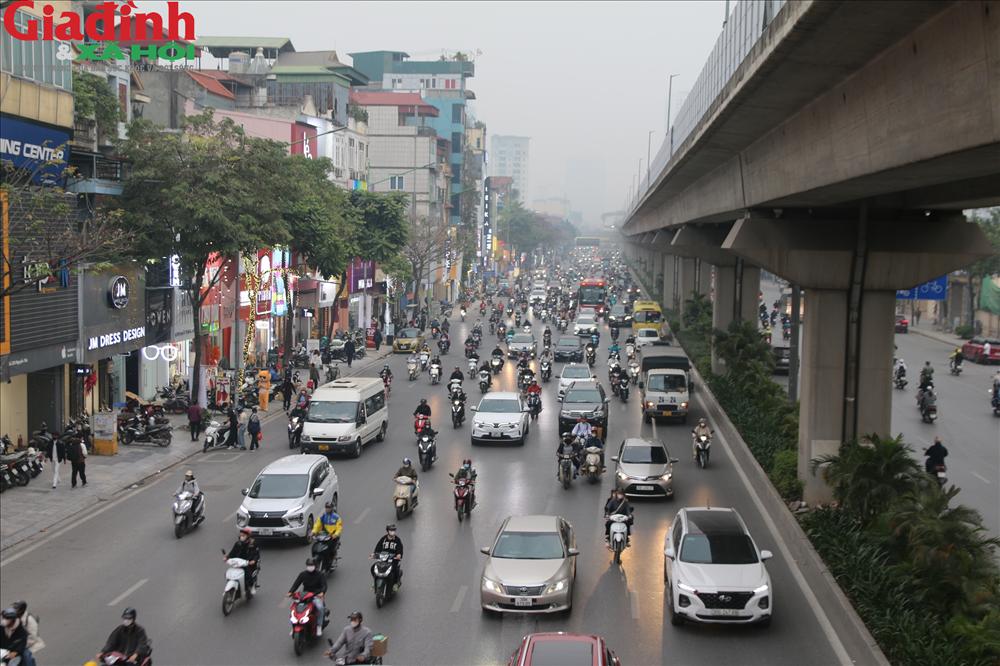 Cận cảnh người dân về quê, nhiều tuyến phố tại Thủ đô chật cứng-1