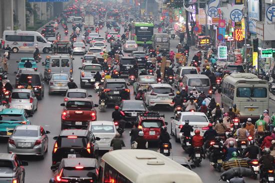 Cận cảnh người dân về quê, nhiều tuyến phố tại Thủ đô chật cứng