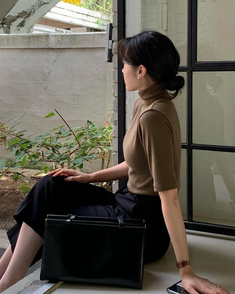 Kiểu tóc sang chảnh được hội blogger Hàn áp dụng khi diện áo cao cổ-8