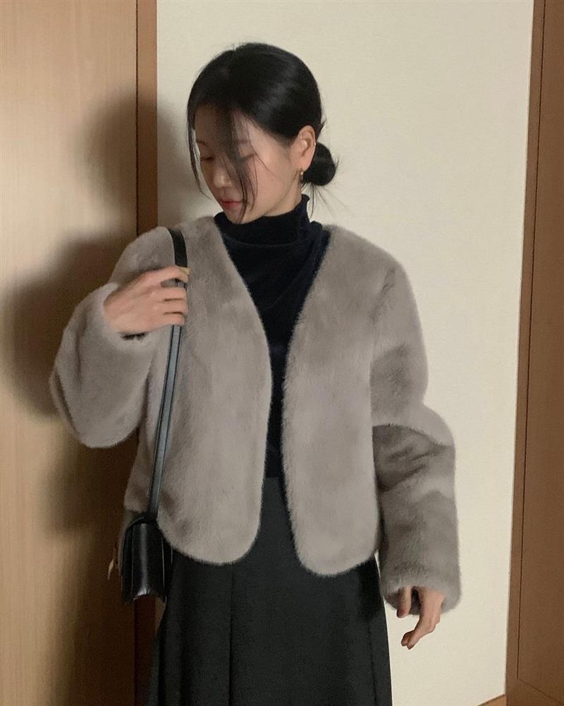 Kiểu tóc sang chảnh được hội blogger Hàn áp dụng khi diện áo cao cổ-10