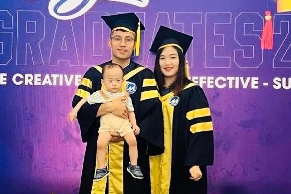 Tốt nghiệp thạc sĩ, chàng trai Quảng Ngãi quỳ lạy cảm tạ công ơn của mẹ-6