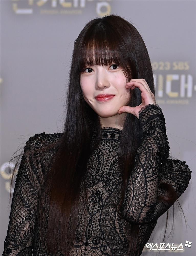 Dàn nghệ sĩ mặc trang phục đen tưởng nhớ Lee Sun Kyun-12