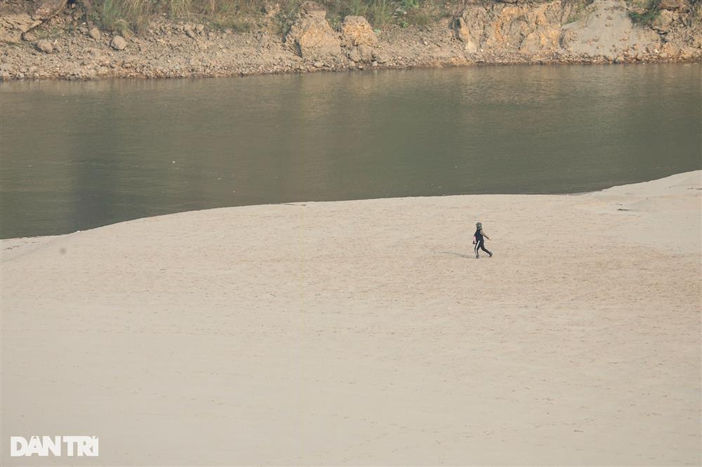Sông Đà lại trơ đáy lần thứ 2 trong năm-6