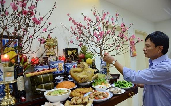 Ý nghĩa gà cúng ngậm hoa hồng đỏ, cách đặt gà trên mâm mang lại phát tài, bình an-4