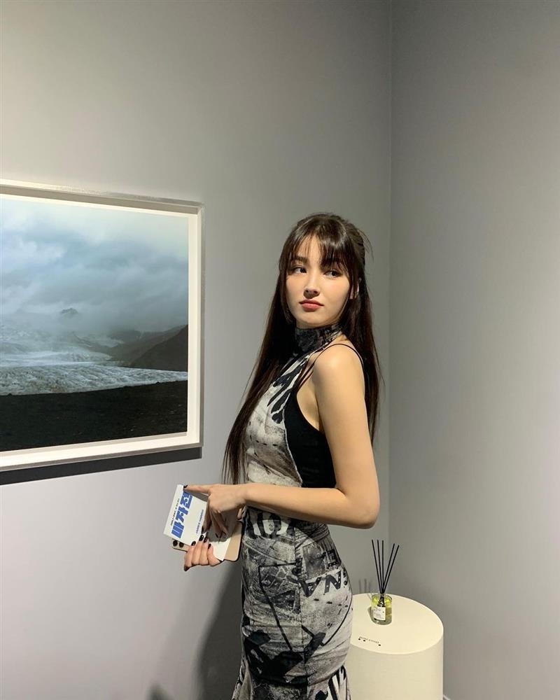 Cô gái gây sốt ở phố đi bộ Hà Nội được bình chọn đẹp nhất thế giới 2023-4