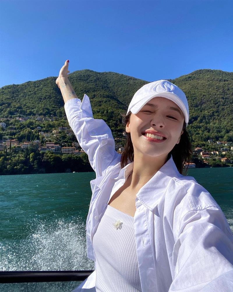 Cô gái gây sốt ở phố đi bộ Hà Nội được bình chọn đẹp nhất thế giới 2023-5