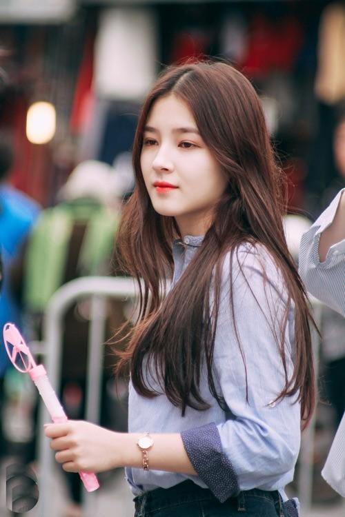 Cô gái gây sốt ở phố đi bộ Hà Nội được bình chọn đẹp nhất thế giới 2023-16