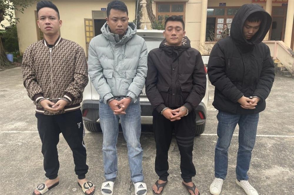 4 thanh niên bị bắt quả tang khi sử dụng ma túy trên ô tô-1