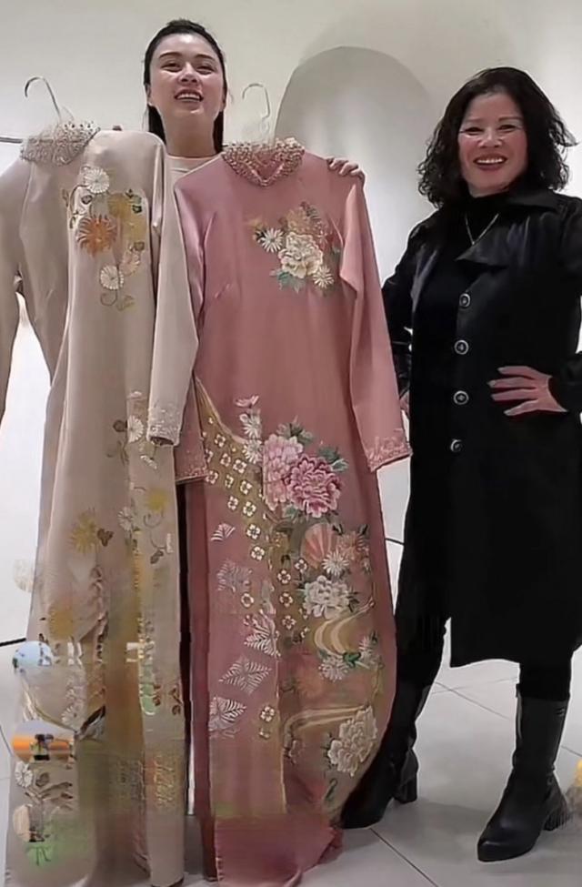 Mẹ ruột Quang Hải thử áo dài chuẩn bị lễ ăn hỏi con trai và Chu Thanh Huyền-1