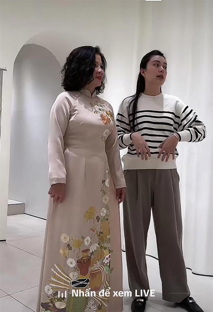 Mẹ ruột Quang Hải thử áo dài chuẩn bị lễ ăn hỏi con trai và Chu Thanh Huyền-3