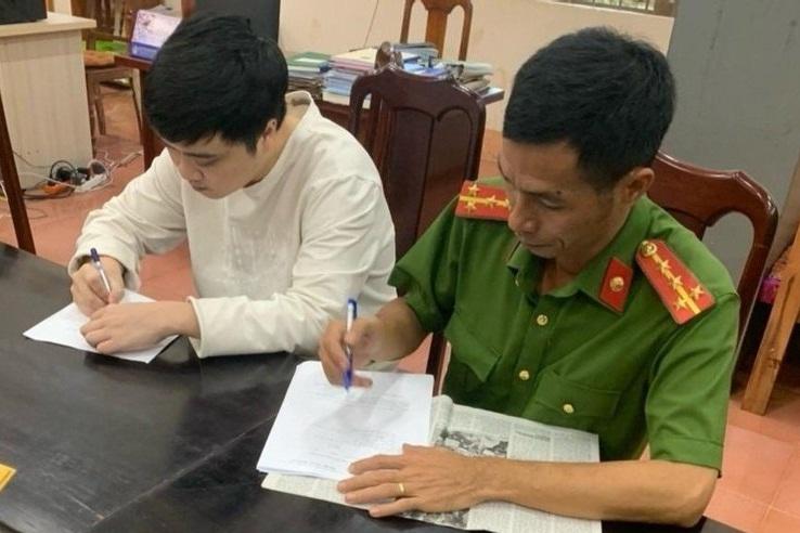 Nam thanh niên bất tỉnh vì bị bánh ô tô văng trúng người-2