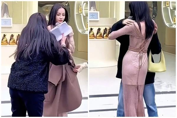 Địch Lệ Nhiệt Ba diện đầm dạ hội liền mảnh màu xanh lá cây, khoe vẻ đẹp gợi cảm-8