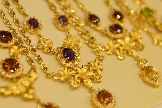 'Bốc hơi' gần 8 triệu đồng sau 4 ngày, vàng về vùng 72 triệu đồng/lượng