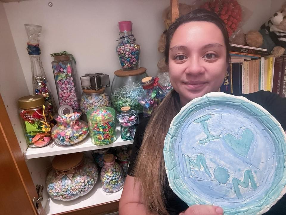 Con gái Phi Nhung khoe món quà thuở nhỏ tặng mẹ, tiết lộ cuộc sống thay đổi sau khi mẹ qua đời-1