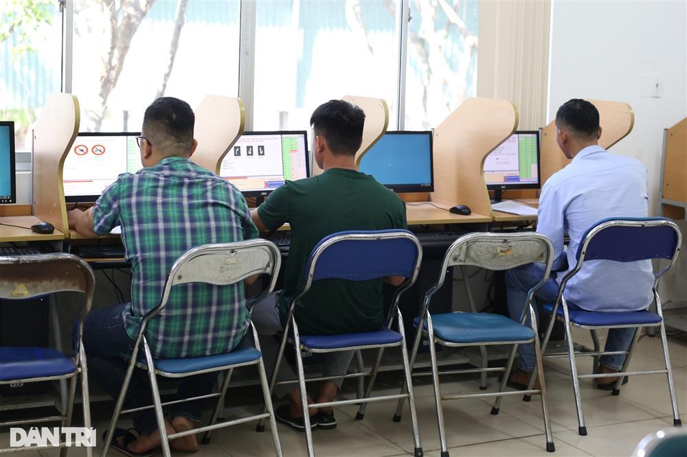 Vụ 120.000 người thi trượt lái xe ở TPHCM: Giáo viên cũng rớt phần mô phỏng-3
