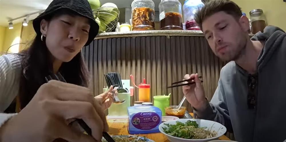 Khách Tây mê ẩm thực Hà Nội, tiết lộ món lần nào cũng ăn khi du lịch Thủ đô-5