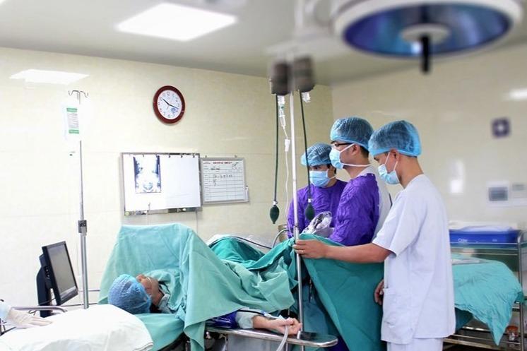 Mắc căn bệnh lạ, nữ sinh luôn có mùi khó chịu-1